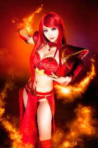 Cosplay de Dota 2 - Lina