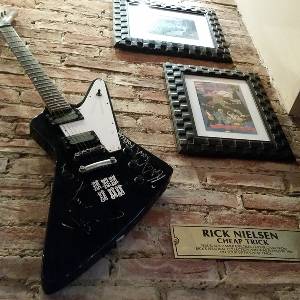 Café,Galletas y un buen silencio para leer: Una tarde de amistad en el Hard Rock Cafe Caracas