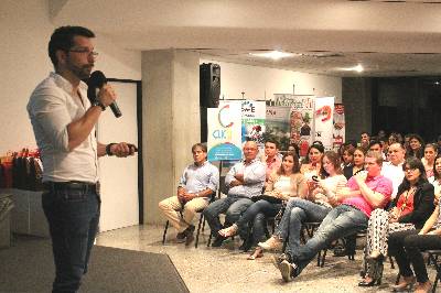 Café,galletas y un buen silencio para leer: Irrael Gómez