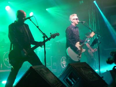 Wayne Hussey y Craig Adams sobresalen con su 'Mission'