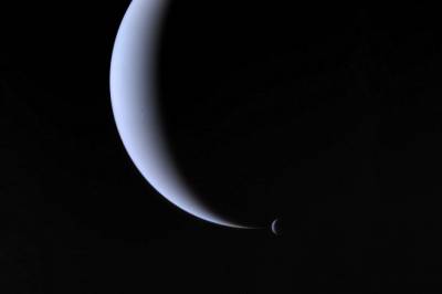 A la caza de Tritón, la luna errante.