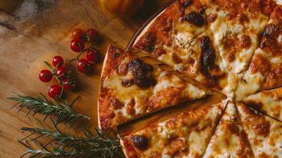 Más de la mitad de los estadounidenses prefiere comer pizza fría en el desayuno | SectorViral