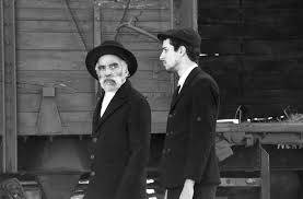 1945. Sobre el remordimiento, el perdón y las puertas mal cerradas