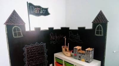 Pintura De Pizarra: Decorar Una Pared Con Un Castillo Pirata