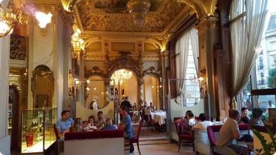 En Budapest podés visitar uno de los Cafés más lindos del Mundo!