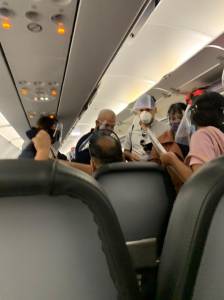 Viaje De Retorno. Vuelo Internacional En Pandemia. Lima- Medellin
