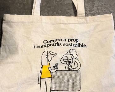 Barcelona apoya el comercio local con bolsas “made in China”