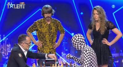 Rey Enigma apuesta su identidad en Got Talent [Ajedrez a la Ciega]