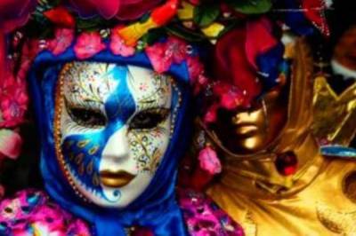 Simuladores, la poesía enmascarada
