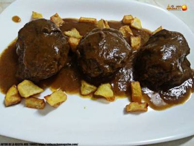 Carrilladas de Cerdo Estofadas al Vino Tinto