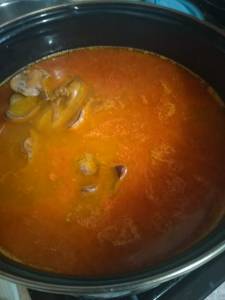 Receta de caldo rojo de pollo con mollejas e hígados