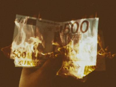 politica :dinero, Montañas De Dinero