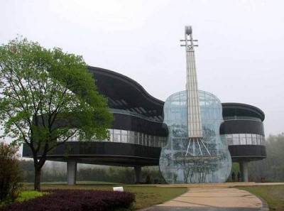 ¿Creatividad o Rareza? El edificio en donde la música se vuelve VIDA