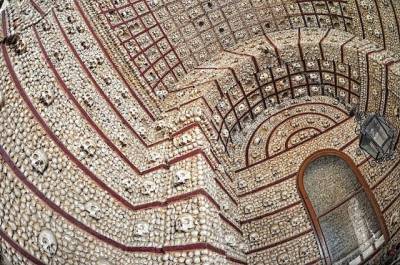 La Tenebrosa Capilla de Huesos Humanos, Construida en Portugal...