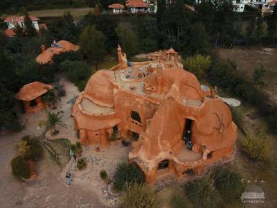 La única casa de terracota hecha a mano En Colombia