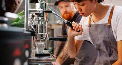 Qué es un barista y qué funciones tiene en la hostelería