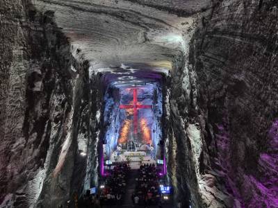 La catedral de Sal en Colombia que te dejara con la boca abierta!