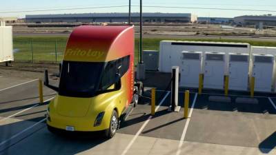 Tesla Semi y Megacharger lideran el camino en las instalaciones sostenibles de Frito-Lay en Modesto