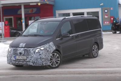 Mercedes-Benz Clase V 2024 captado por la cámara durante la prueba