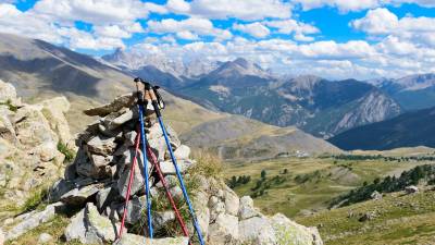 ▷Los Mejores Bastones Plegables para ir a la Montaña