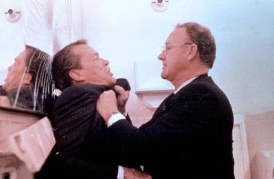 'Testigo accidental': Gene Hackman disfruta apretando el cuello de la camisa a los facinerosos