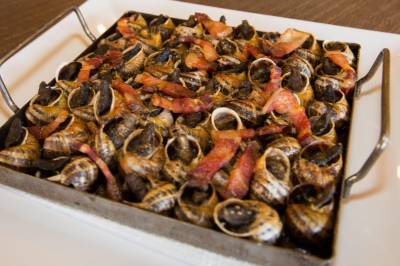 ¿Dónde comer caracoles a la llauna cerca de Figueres?