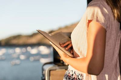 ¿Qué es la novela feelgood de viajes? – Itinerarios para itinerantes