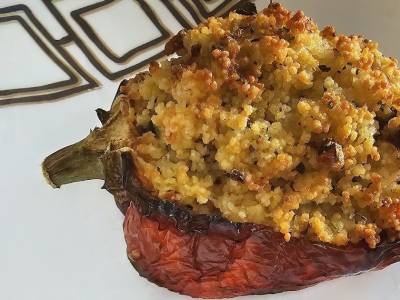 Pimientos asados rellenos de cuscús con huevo