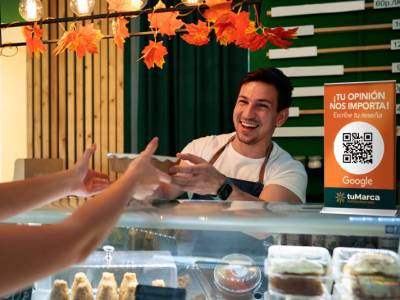 Convierte Clientes en Reseñas Google 5 * con el Roll Up QR