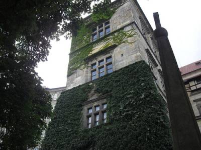Cuando «defenestrar» de verdad significaba «tirar a alguien por la ventana»
