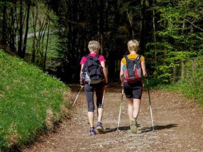 Nordic Walking: qué es y los beneficios de practicar la marcha nórdica