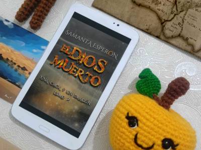 Reseña de Libro: El Dios Muerto de Samanta Esperón | Manzanita Lectora