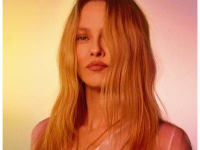 Vanessa Paradis vuelve en 2025:de “Joe le taxi” a “Bouquet Final”, nuevo álbum, gira 2026 y mi pasión por ella
