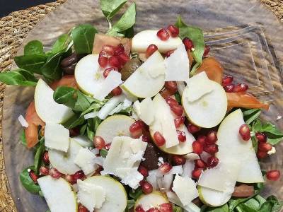 Ensalada de otoño con castañas, peras y granada