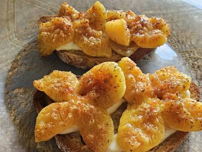 Tostas con higos y queso