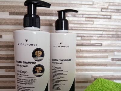 Cabello más fuerte y con vida con el champú y acondicionador VidalForce