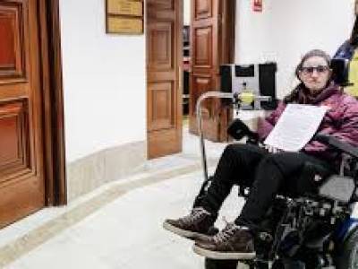 El cuidado y apoyo diario para una persona con ELA