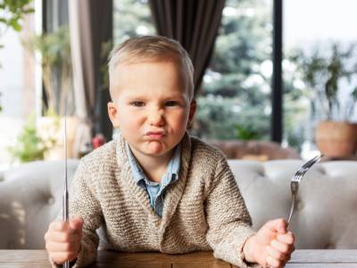 Cómo ayudar a un niño a gestionar su impulsividad y regular los 'lo quiero todo ya'