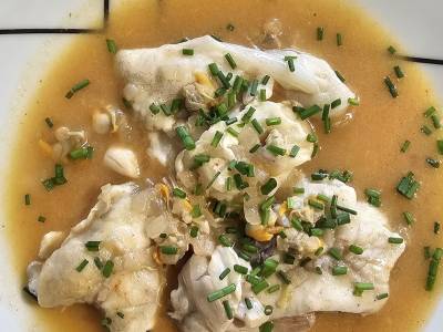 Cocochas de bacalao a la sidra con pimentón de la Vera