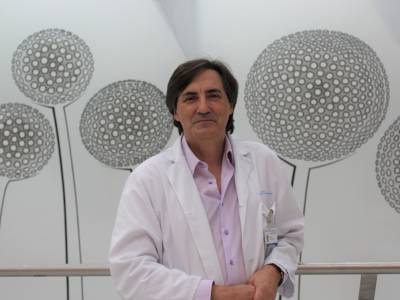 'El tabaco continúa siendo la causa fundamental (del cáncer de pulmón) y preocupa especialmente que muchas…
