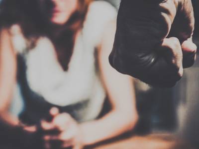 Sentarse, temblar… y hablar