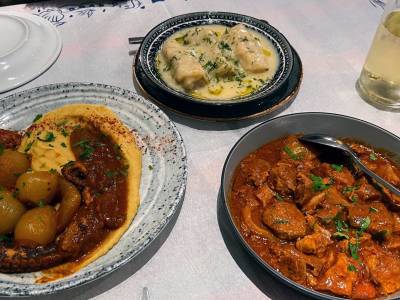 Un viaje por la gastronomía griega: qué comer en Grecia y sus platos más típicos • planDviajero
