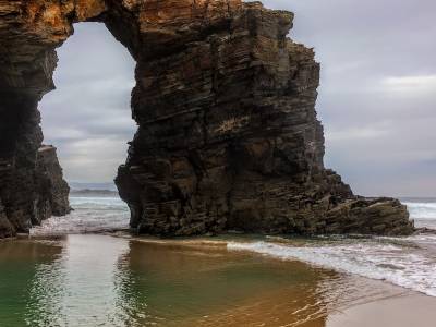El tesoro natural de Galicia que enamora al mundo: La Playa de las Catedrales