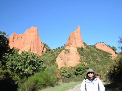 Las Médulas: La Guía Definitiva del 'Infierno' Dorado (y cómo redescubrirlas tras el fuego de 2025)