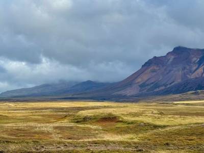Loðmundarfjarðarvegur entre la niebla