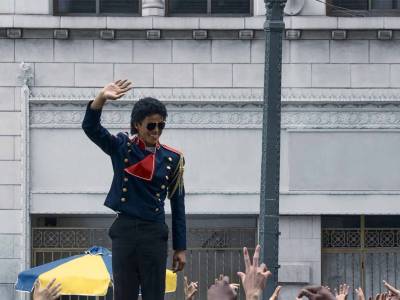Michael. Crítica sobre el bipioc del rey del pop
