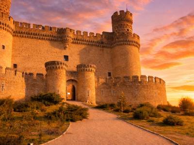 Un Viaje al Corazón de la Historia Madrileña: El Majestuoso Castillo de Manzanares el Real