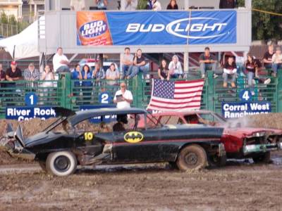 El Caos más Bello del Mundo: Por qué tienes que vivir un Destruction Derby en la américa profunda al menos…