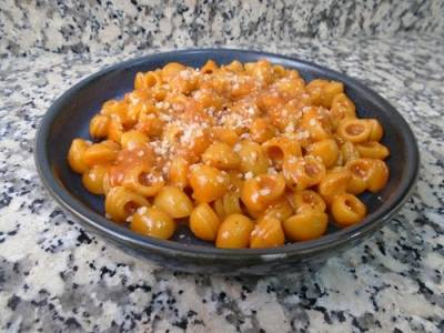 Pasta con salsa de gochujang y leche de coco