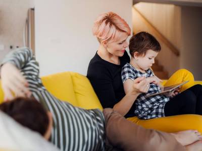 Mi hijo se enfada cuando le quito el celular: qué hacer